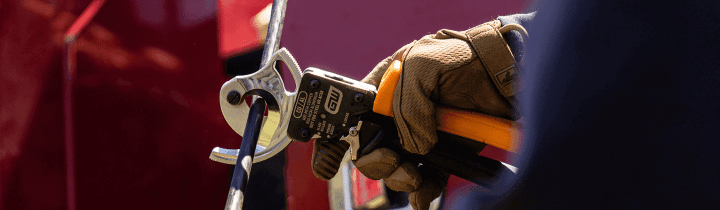Lineman using a GEARWRENCH cable cutter to cut cable on a jobsite