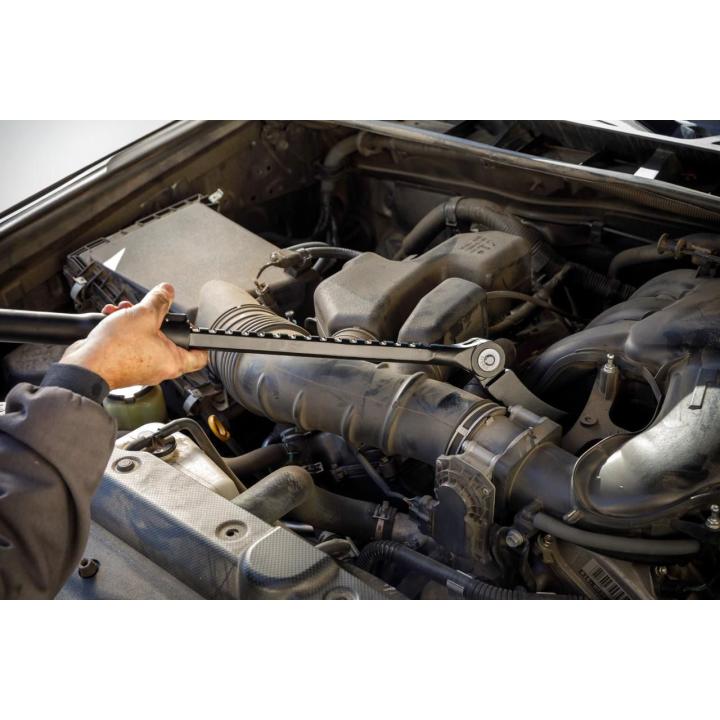 Image of the GEARWENCH 48" Extendable Indexing Pry Bar being used by a person on an engine bay